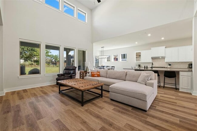 Building Photo - 117 Peacevine Ln