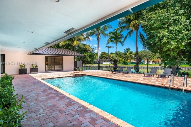 Building Photo - 10945 SW 75th Ct