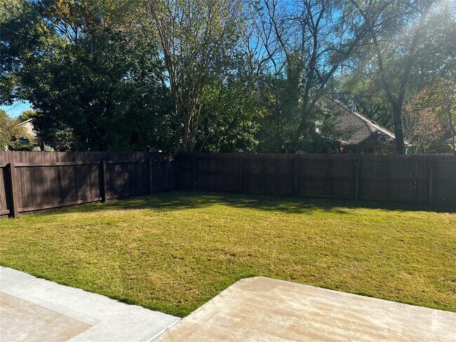 Building Photo - 16909 Dorman Dr