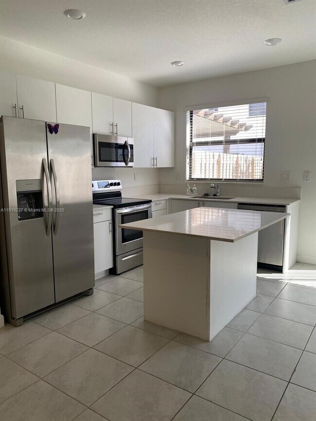 Building Photo - 12914 SW 232nd Ln