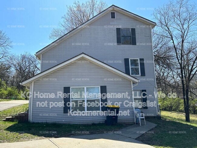 Building Photo - 4221 E 60 Terrace