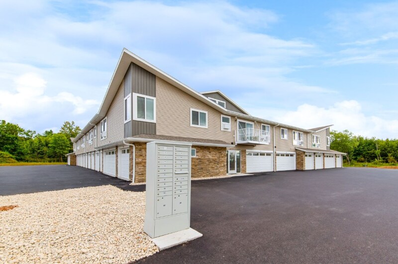 Building Photo - 352 Deschane Ave