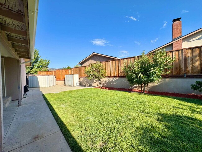Building Photo - Large Evergreen Home with Solar & Community Pool