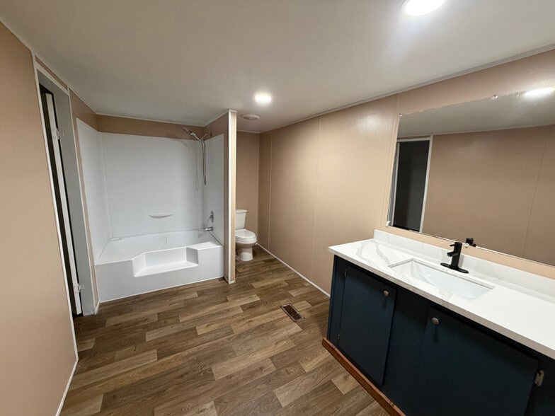 Building Photo - 6939 N Farm to Market 331 Rd