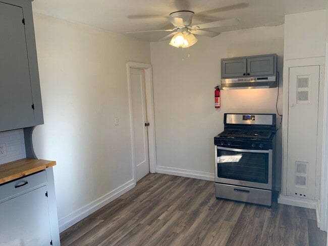 Building Photo - Rare One bedroom single family home