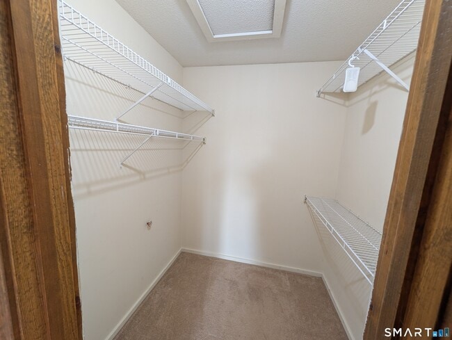 Building Photo - 17 Little Oak Ln