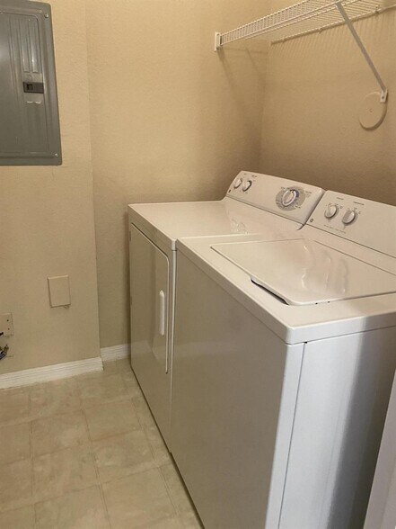 Building Photo - 15075 Michelangelo Blvd