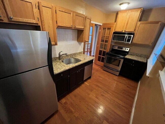 Building Photo - 2838 W Addison St