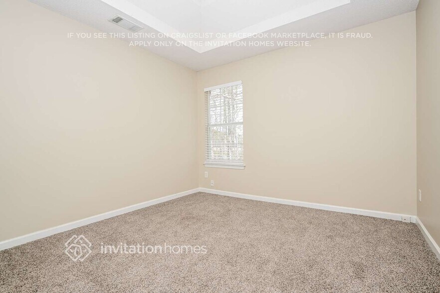 Building Photo - 363 Ermines Way