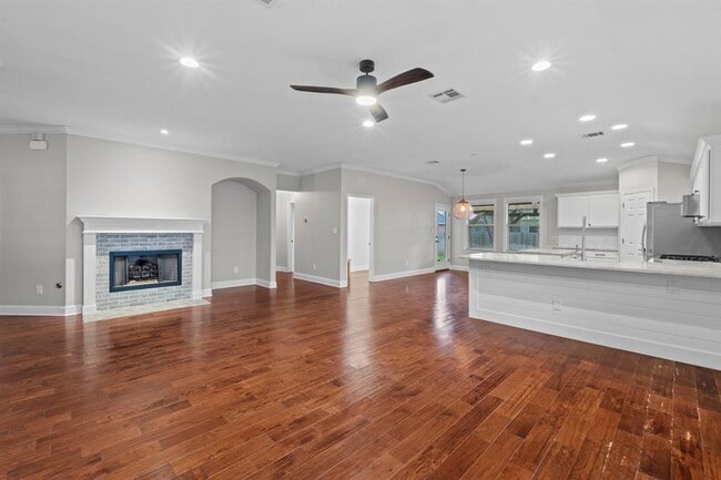 Building Photo - 309 Creek Ridge Ln