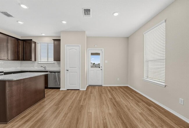 Building Photo - 400 Bedford Falls Ln