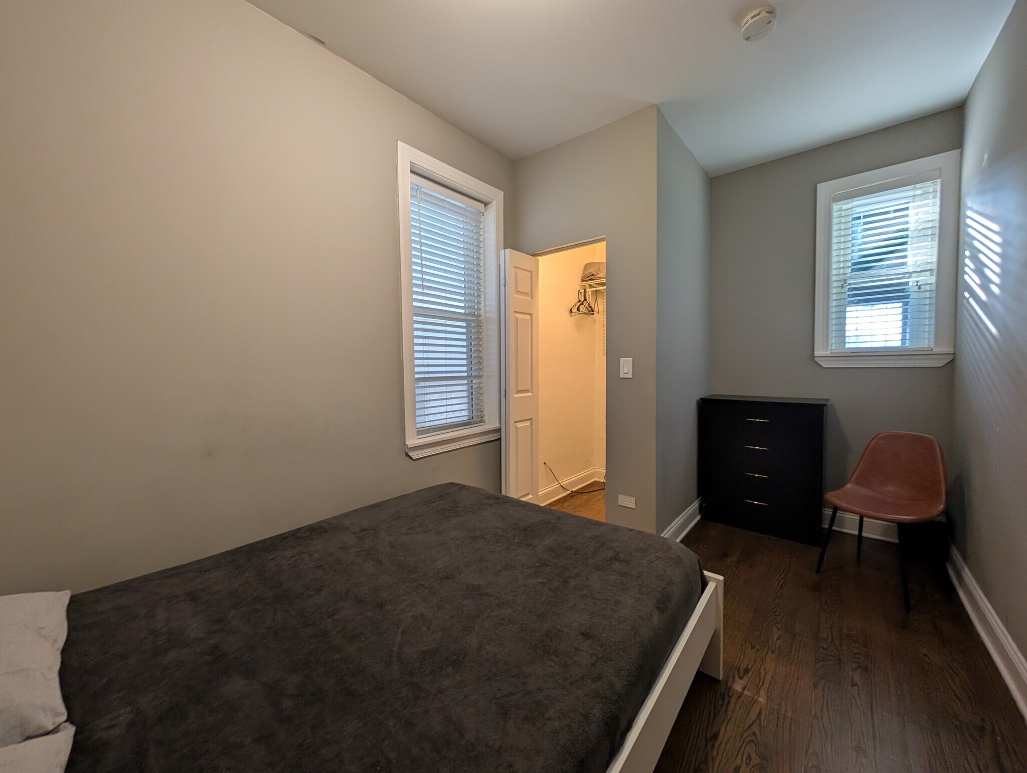 Building Photo - 1911 W Addison St