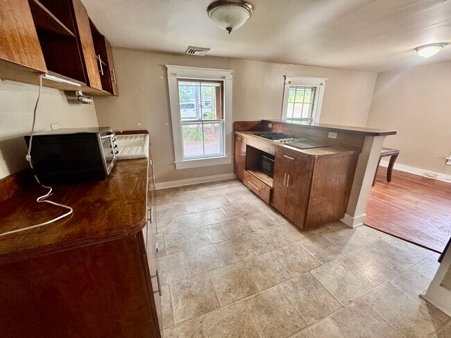 Building Photo - 111 Rockwell St