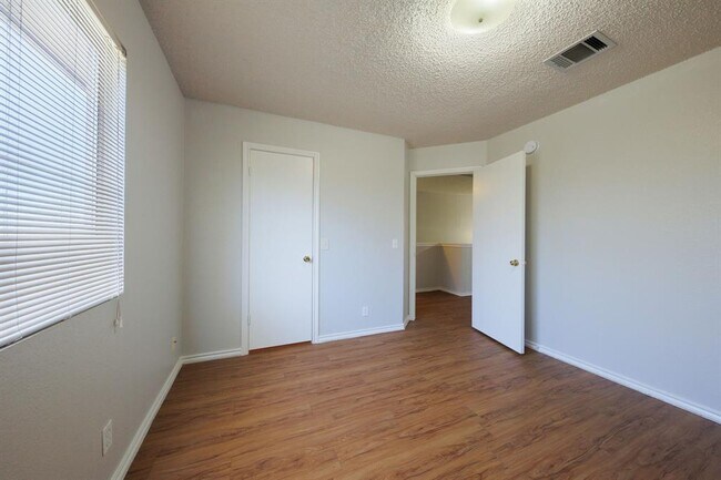 Building Photo - 13812 Spring Heath Rd