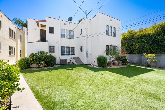 Building Photo - 1055 S Crescent Heights Blvd