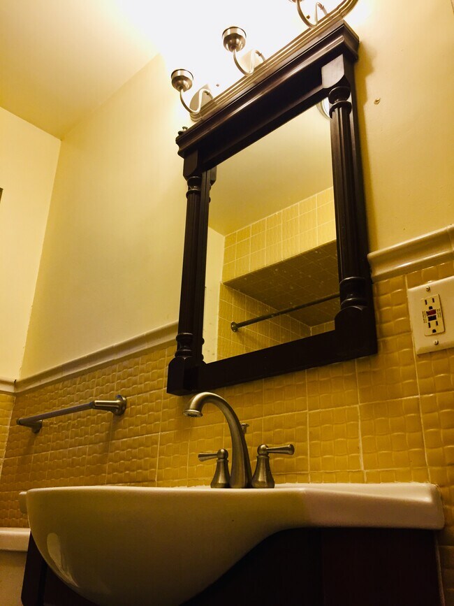 Building Photo - 1924 Kenilworth Ave