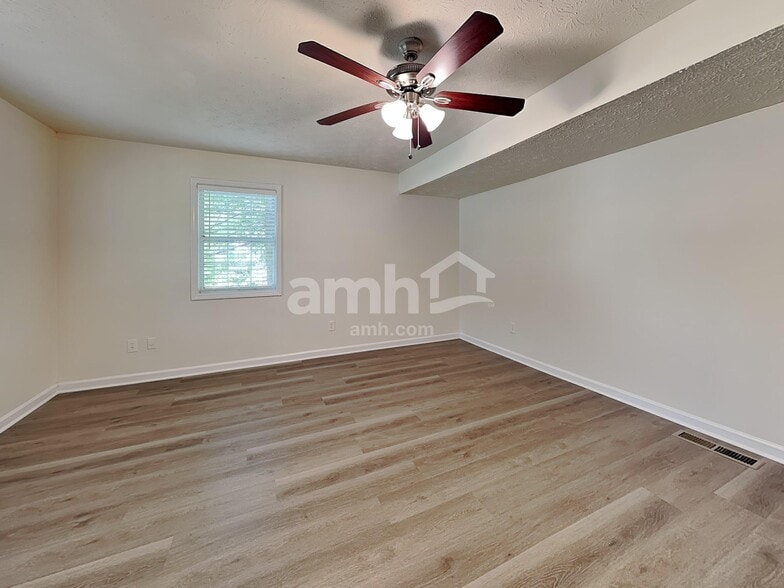 Building Photo - 5015 Sunbrook Dr NW