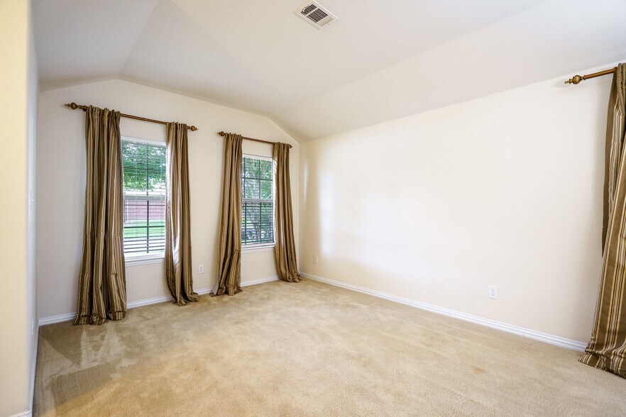 Building Photo - 227 Creekwood Dr