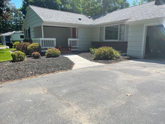 Building Photo - 223 Fairport Rd