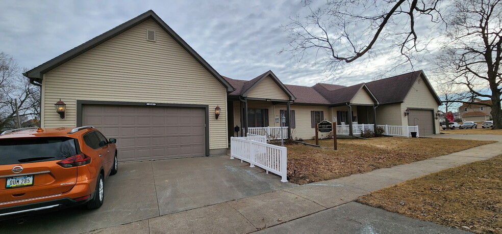 Building Photo - 310 N 1st St