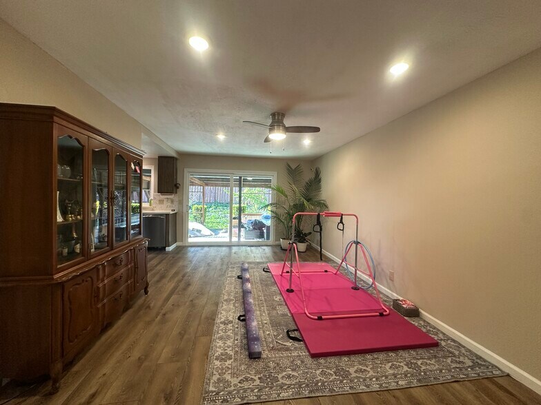 Building Photo - 1465 Madrone Way