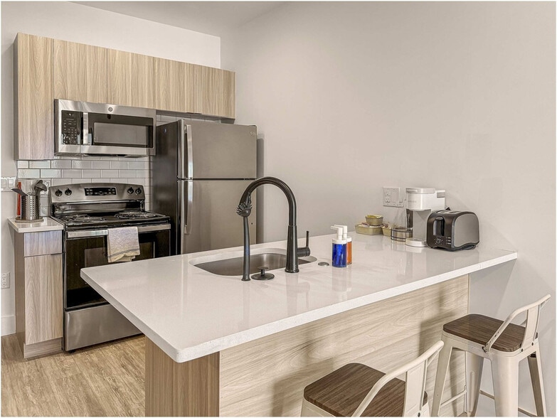 Building Photo - 2400 E Huntingdon St