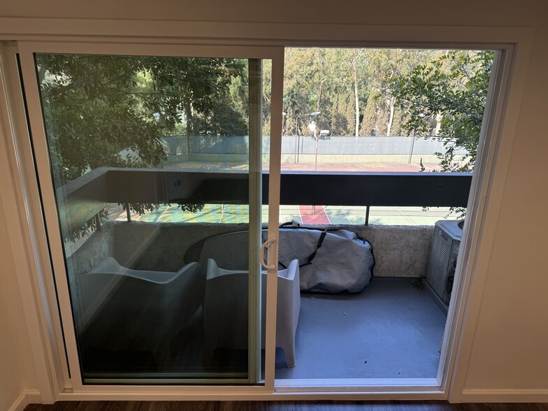 Balcony overlooks tennis courts - 2700 Cahuenga Blvd E