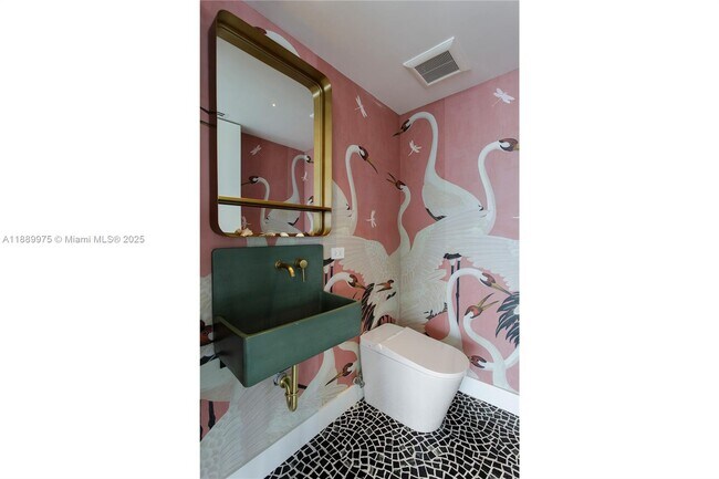 Building Photo - 1000 South Pointe Dr