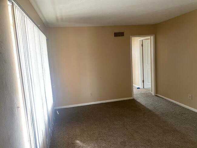 Living - 5401 S Ross Ave