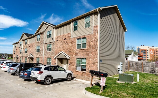 Building Photo - 1405 Bass Ave