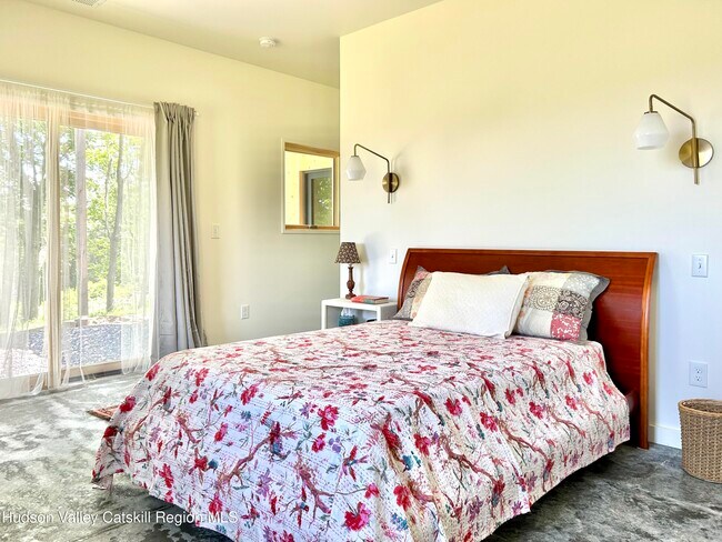 Building Photo - 88 Hover Ave