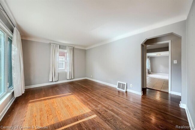Building Photo - 3015 N Wilson Ave