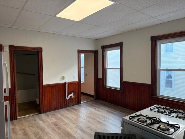 Building Photo - 71 Esther St