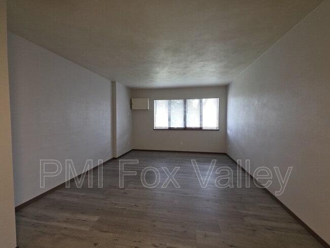 Building Photo - W7760 Elm St