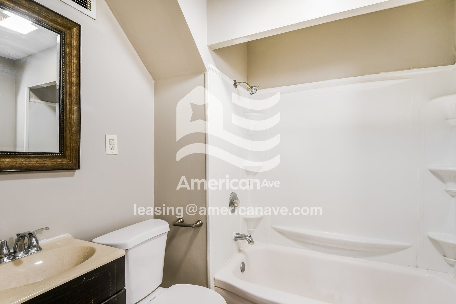 Building Photo - 4124 Schiller Pl