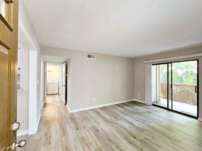 Building Photo - 3500 Tangle Brush Dr