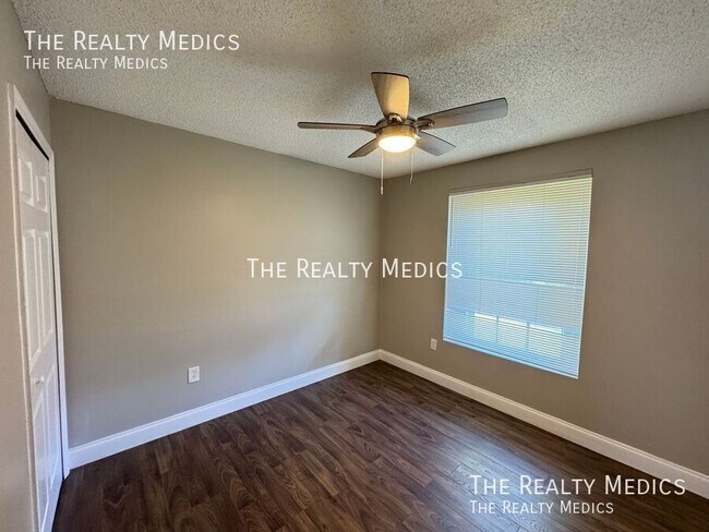 Building Photo - 313 Azincourt Ln