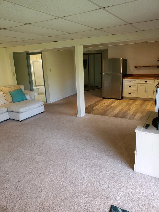 Building Photo - 2365 Delight Ct