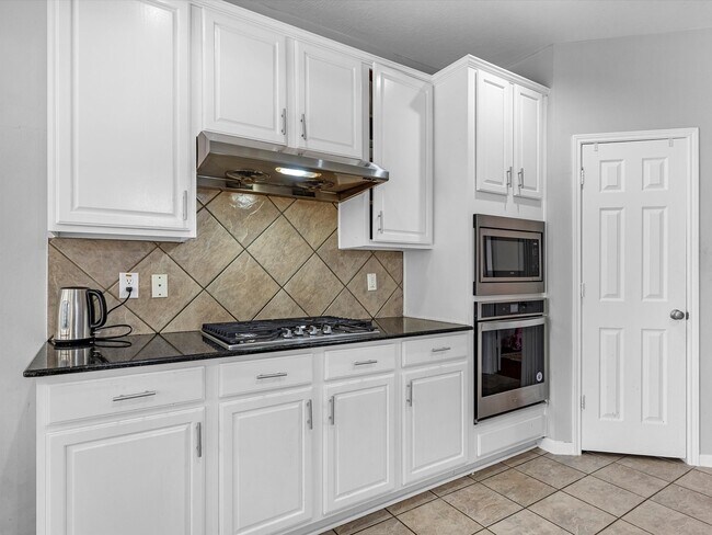 Building Photo - 2507 Stonebury Ln