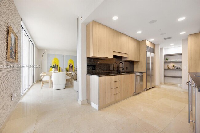 Building Photo - 901 Brickell Key Blvd