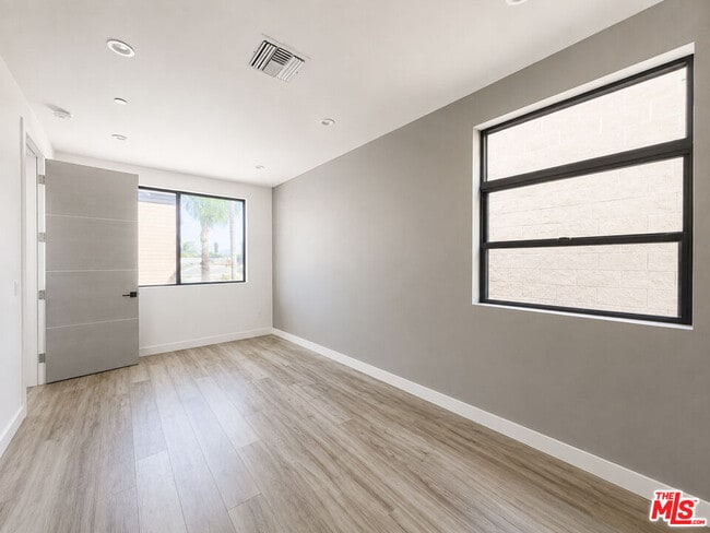 Building Photo - 13354 Beach Ave