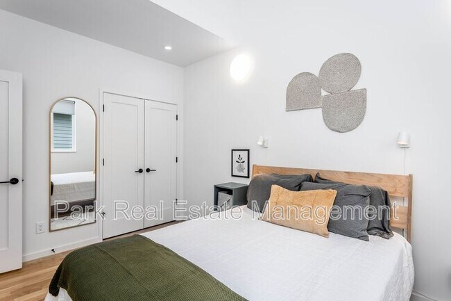 Building Photo - 323 S East St