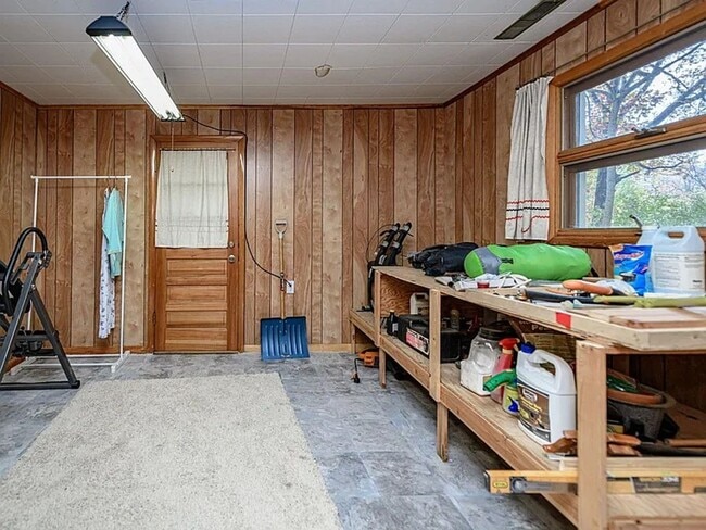 Building Photo - Marvelous 4 Bed 2.5 Bath House In Quarry H...
