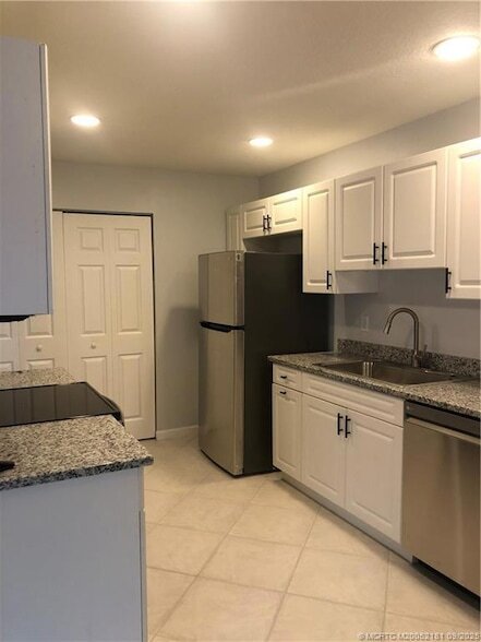 Building Photo - 4567 SE Murray Cove Cir