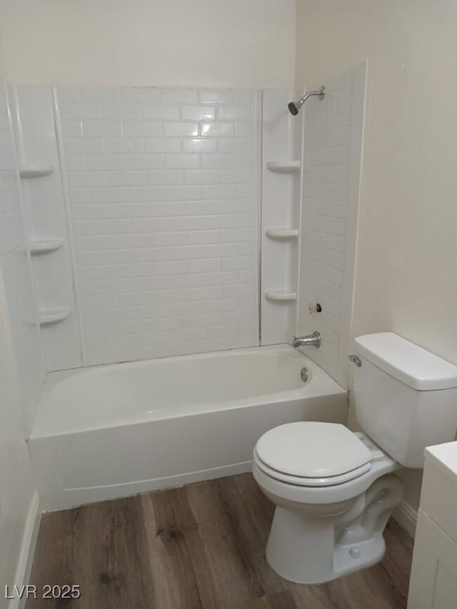 Building Photo - 1400 E Mesquite Ave