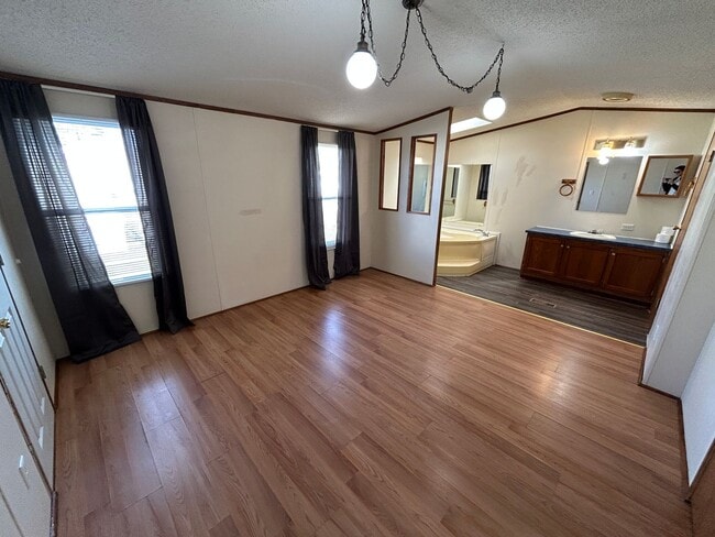 Building Photo - 3 Bed 2 Bath Updated Mobile Home w/ Fenced Yard & Many Amenities