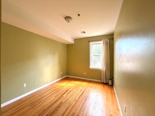 Building Photo - 687 Avenue A