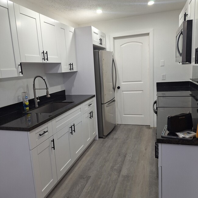 Building Photo - 7344 SW 8th Ct