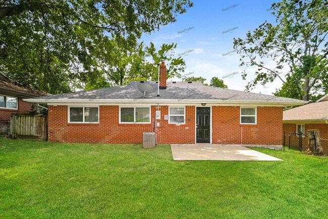 Building Photo - 7345 Hawthorne Ave