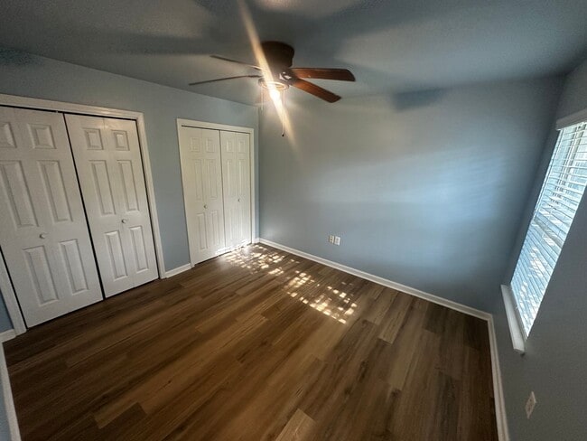 Building Photo - Quiet Neighborhood Living